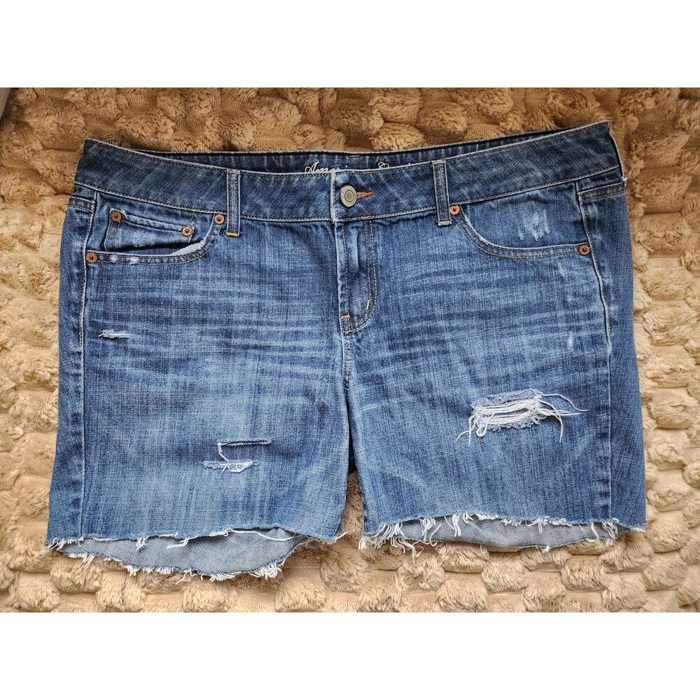 American Eagle favorite boyfriend, distressed cut-off shorts, size 16